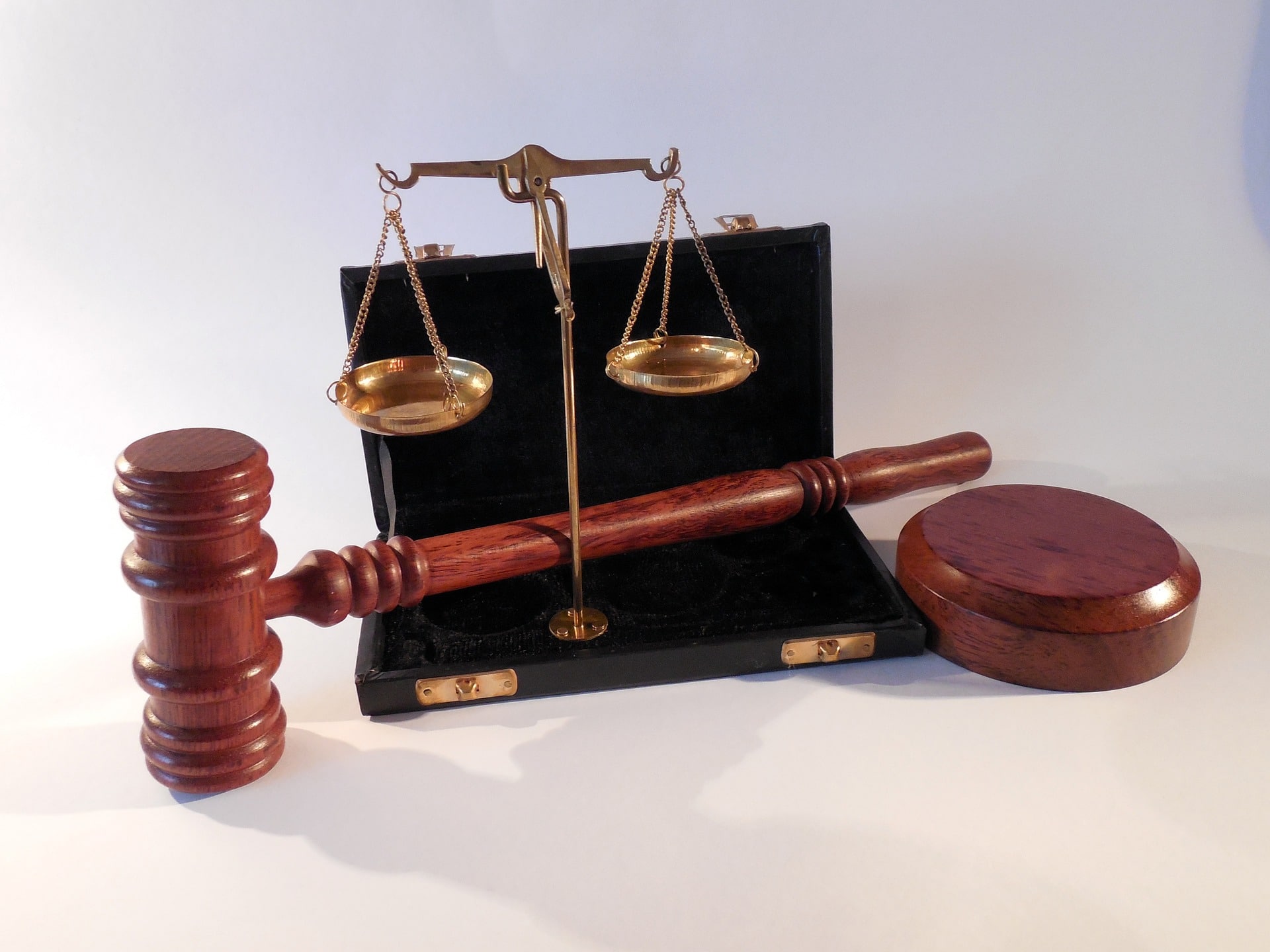 picture of scales of justice and gavel