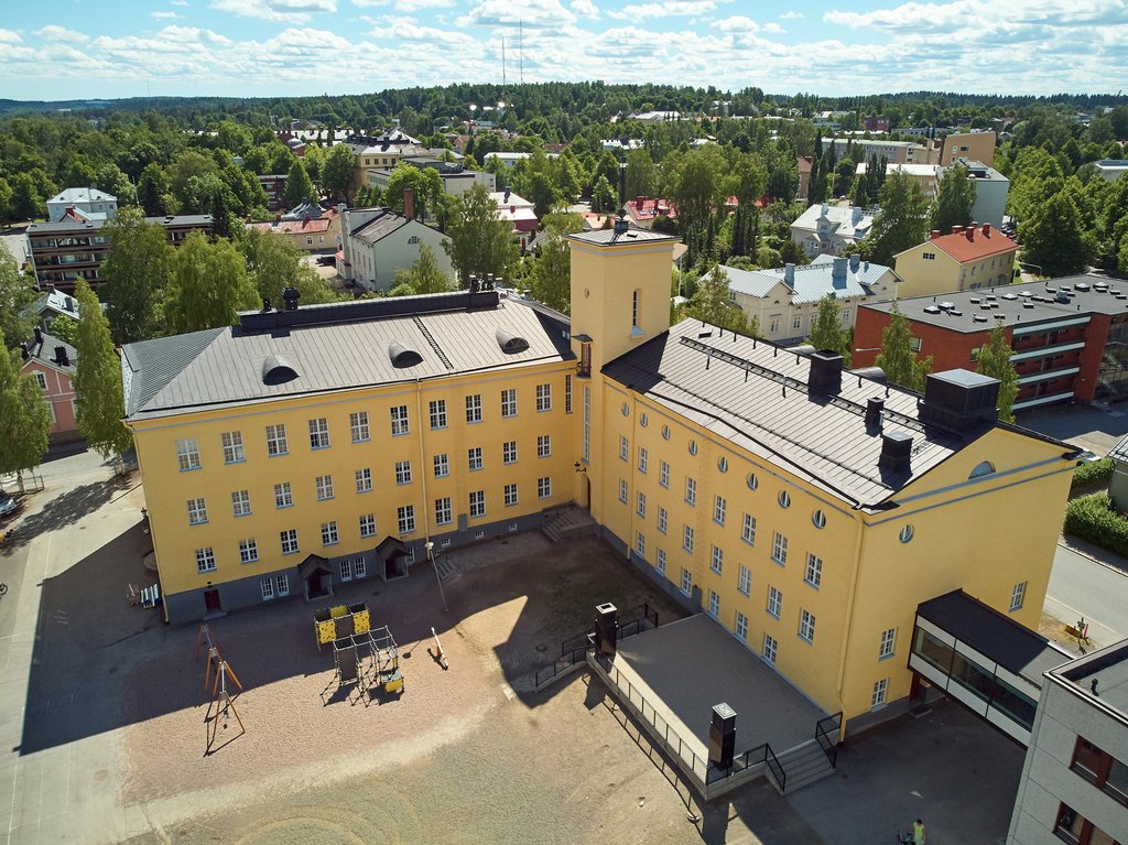 kuvassa rakennus Hämeenlinnan kaupungin Seminaarin koulu
